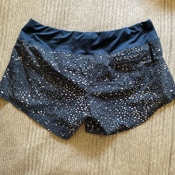 NWOT Blue patterned oiselle shorts - Picture 3 of 3